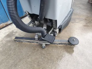 Fregadora eléctrica  Funciona con cable a 220v