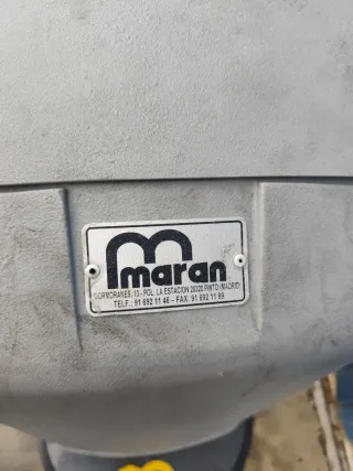 Fregadora eléctrica  Funciona con cable a 220v