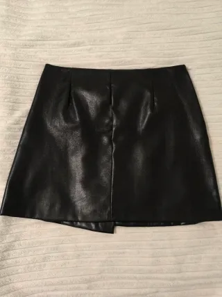 Falda cuero sintético negra
