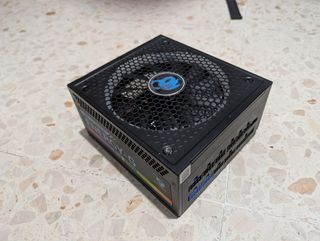 Fuente PC 850W 80+ Gold RGB | Factura y Garantía