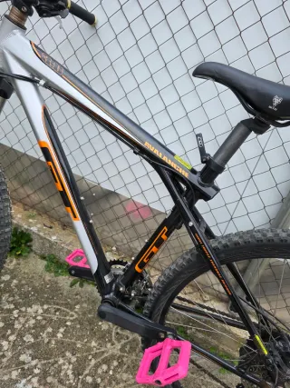 Bicicleta GT Avalanche 3.0