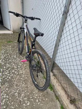 Bicicleta GT Avalanche 3.0