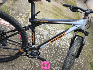 Bicicleta GT Avalanche 3.0