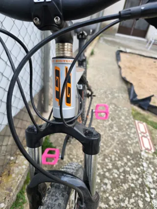 Bicicleta GT Avalanche 3.0