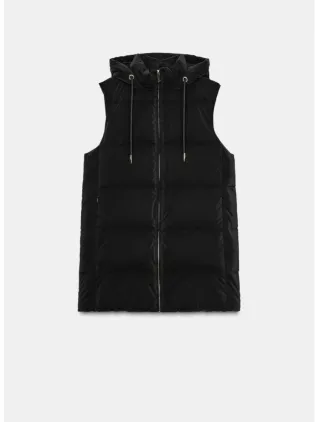 Chaleco acolchado largo con capucha marca ZARA