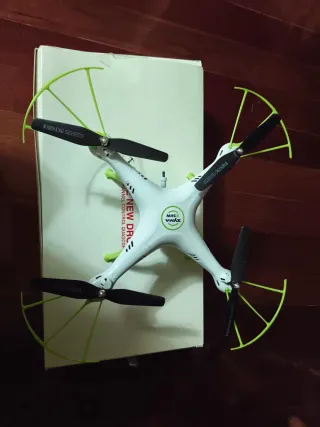Dron Syma Blanco y Verde
