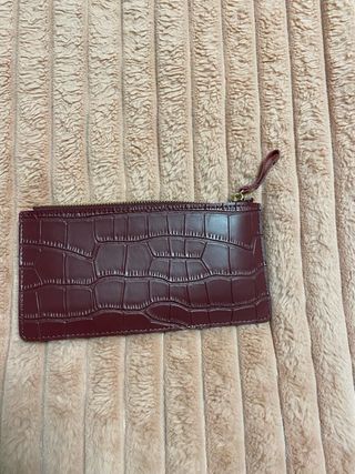 Cartera efecto piel de cocodrilo rojo vino