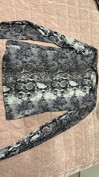 Camiseta manga larga estampado serpiente