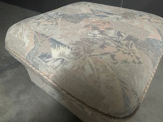 Puff de tela beige y rosa