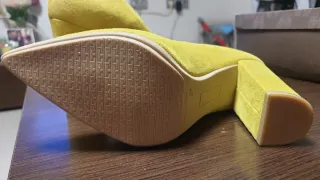 Zapatos de tacón ancho amarillos talla 38