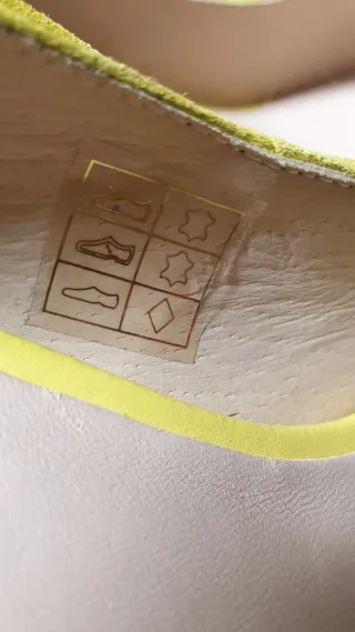 Zapatos de tacón ancho amarillos talla 38