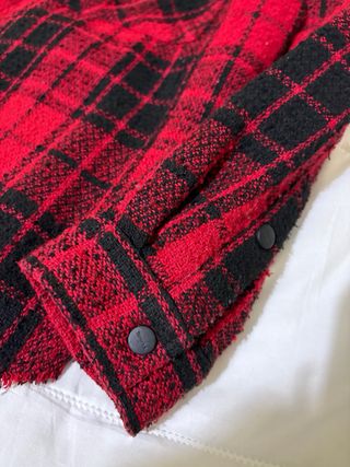 Chaqueta cuadros Bershka roja y negra