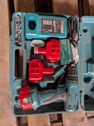 Taladro Makita 3 Baterías + Cargador + Maletín