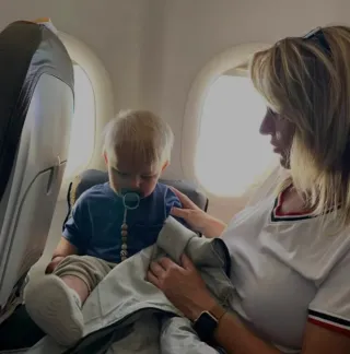 Colchoneta hinchable para viaje en avion de bebé