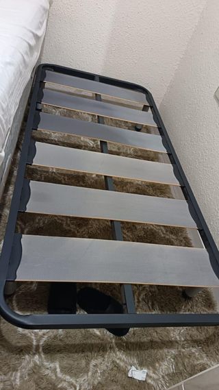 Vitrina expositora negra y transparente