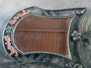 Mesa de forja con sobre de cristal