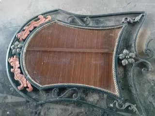 Mesa de forja con sobre de cristal