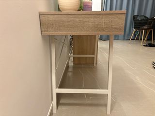 Mesa JYSK madera y metal