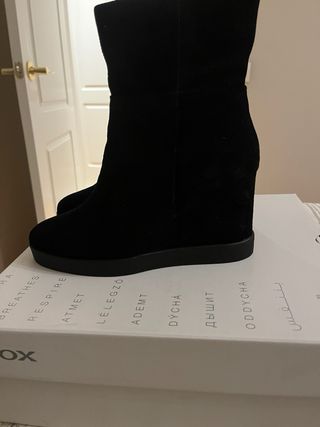 Botines Geox piel aterciopelada negros talla 38