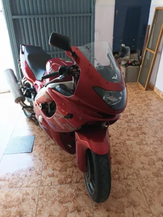 Yamaha YZF Thundercat 600, moto deportiva.