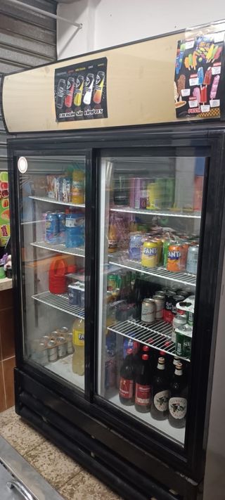 Nevera expositora refrigerada