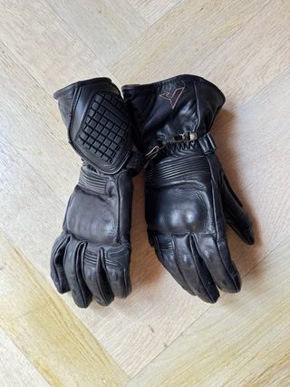 Guantes de cuero negros para moto