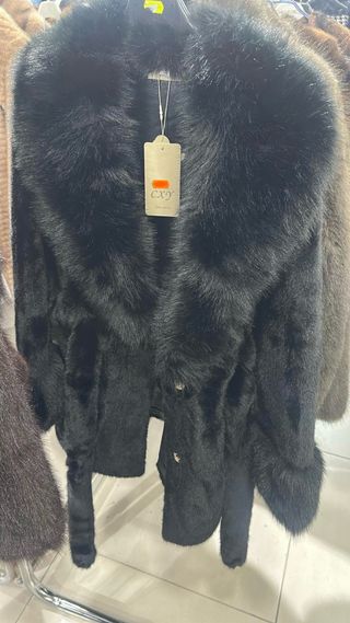 Chaqueta de pelo negra