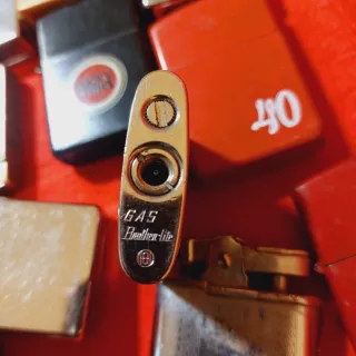 Raccolta vintage e antica di 21 accendini