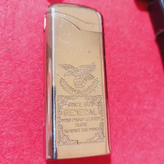 Raccolta vintage e antica di 21 accendini