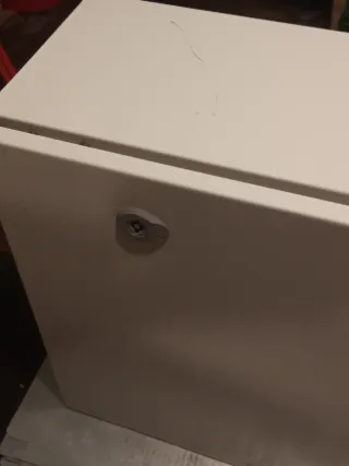 Armario metálico blanco