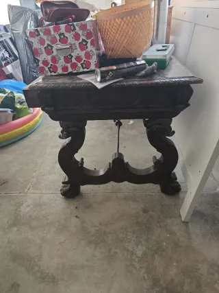 Antigua mesa de madera escritorio castellano