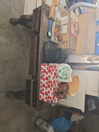 Antigua mesa de madera escritorio castellano