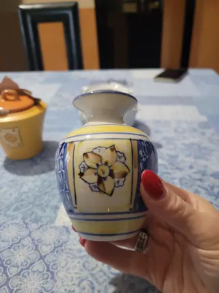 Vasetto in porcellana decorato