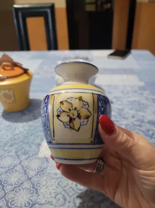 Vasetto in porcellana decorato