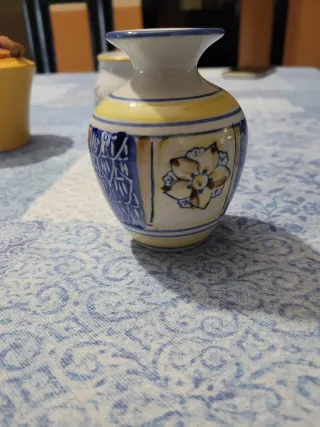 Vasetto in porcellana decorato