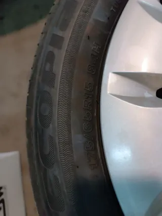 4 Ruedas 175/65/15 84H con llanta y tapacubo