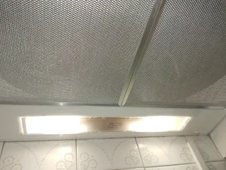 Campana extractora con mueble de cocina