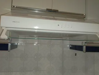 Campana extractora con mueble de cocina