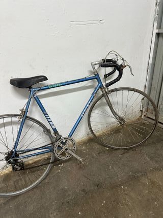 Bicicleta de carretera azul