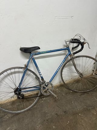 Bicicleta de carretera azul