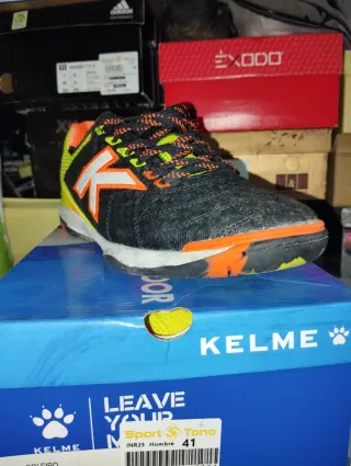 Zapatillas deportivas Kelme negras y multicolor