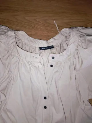 Vestido Zara botones y lazada beige