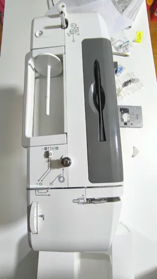 Máquina de coser y bordar Necchi NCH01AX