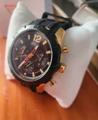 Reloj Guess Negro y Dorado