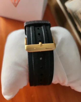 Reloj Guess Negro y Dorado