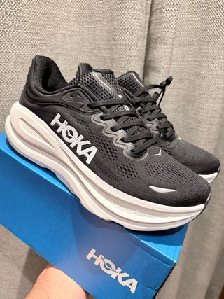 Zapatillas Hoka Bondi 9 Negras, y blancas Talla 45