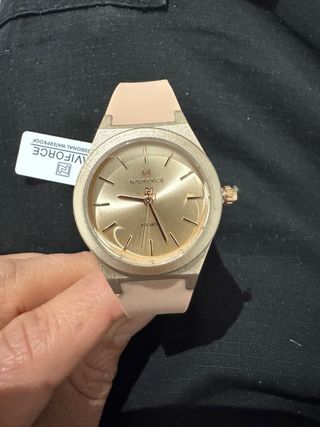 Reloj de dama dorado y rosa