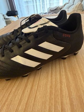 Zapatillas Adidas Negras y Blancas