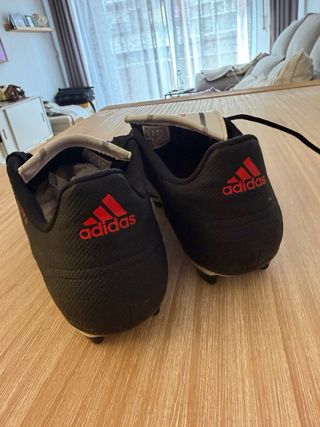 Zapatillas Adidas Negras y Blancas