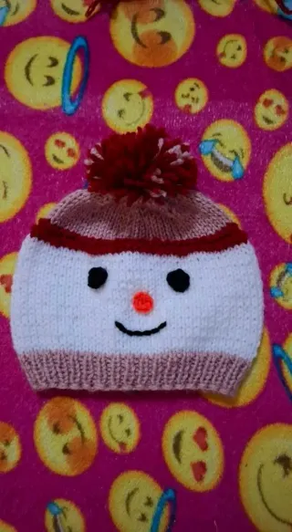 Zapatilla tejida a mano para bebé